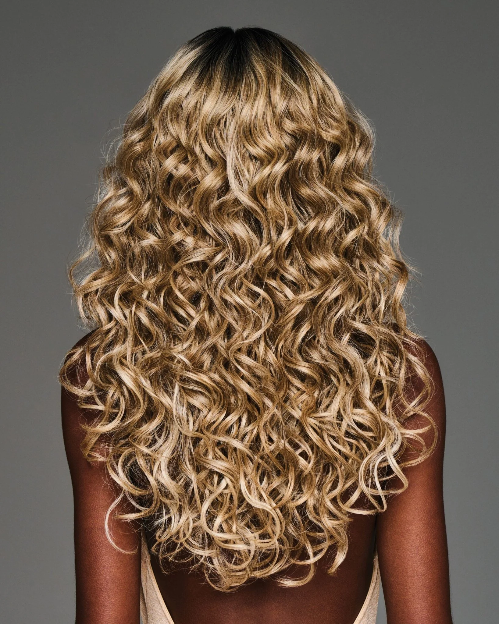 Laila Long Curly Blonde Lace Front Wig by Kim Kimble - Image 4