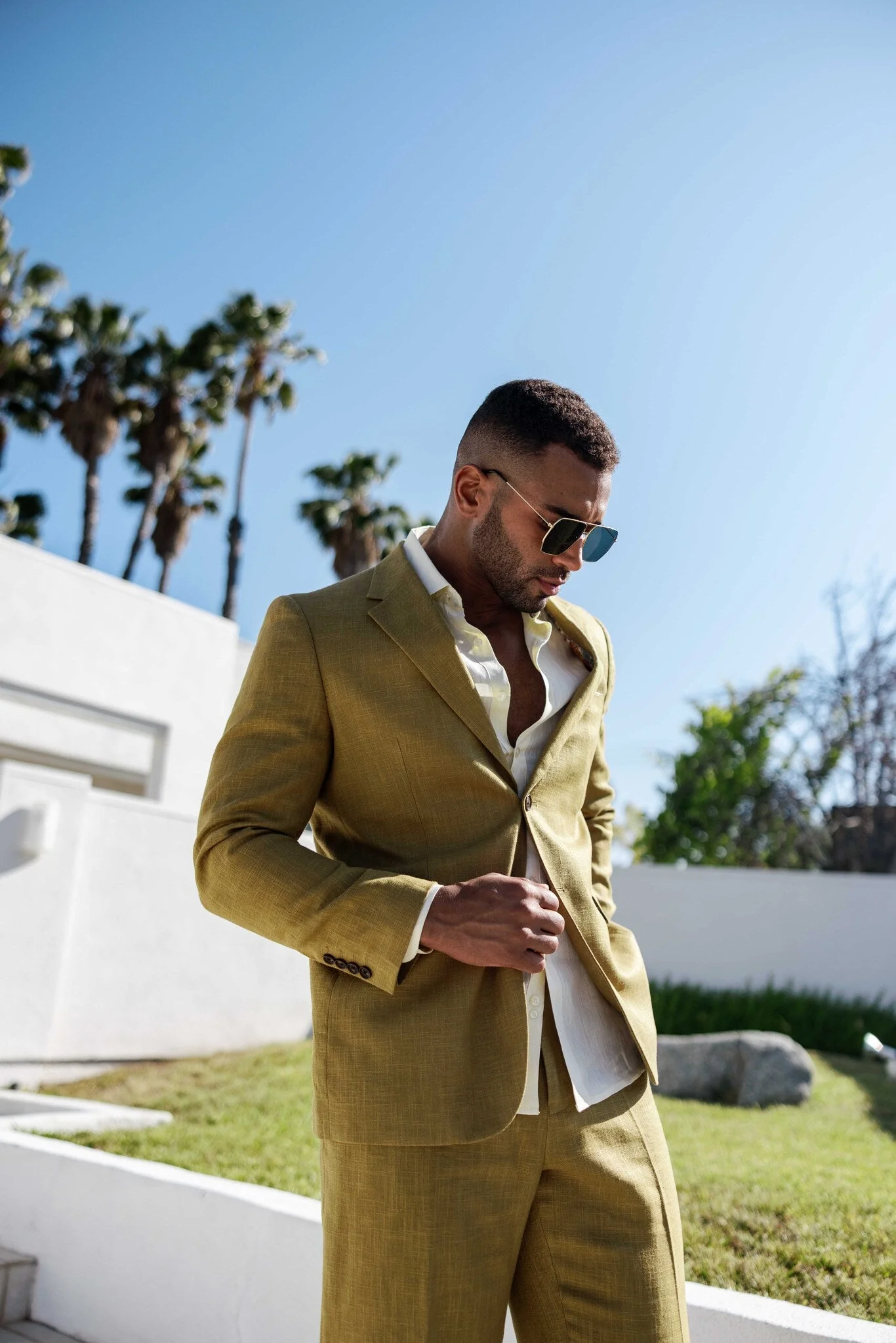 Men's Textured Linen Blend Suit - Image 17